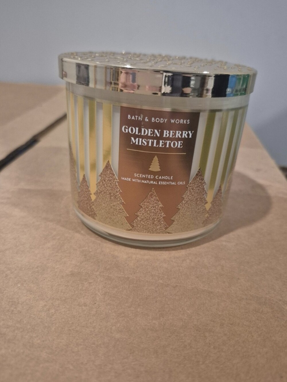 Bath and body works golden berry mistletoe candle